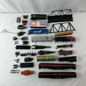 BIG LOT OF HO SCALE TRAINS CARS Bridge, Wheels AND Extra PARTS Vintage Mixed